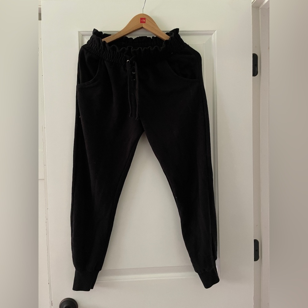 Vintage Havana ruffle top jogger S